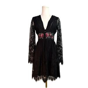 Coco + Jaimeson Black Lace Floral Mini Dress S Whimsigoth Scalloped Bell Sleeve